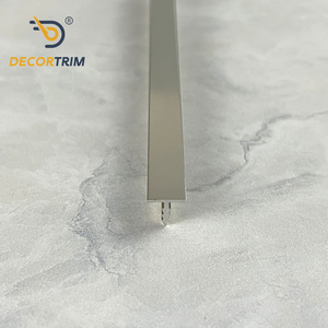 DECORTRIM Garniture de <span class=keywords><strong>carrelage</strong></span> en aluminium en forme de T personnalisée Bande décorative pour plancher mural en métal multiple Profil de bande d'angle de garniture de bord en alliage - Product Image 3