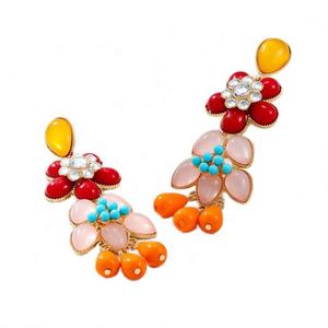 Nouvelles boucles d'oreilles pendantes tendance en alliage avec perles et pompons, faites à la main, grandes, colorées, en résine acrylique, papillon, fleur, plaqué or, pour femmes - Product Image 3