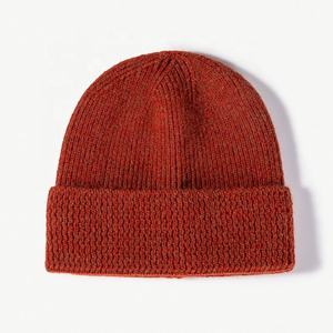 Automne et hiver chaud bonnet tricoté chapeau casquette d'hiver personnalisée pour hommes et femmes pour les fêtes sportives voyage tenue décontracté - Product Image 2