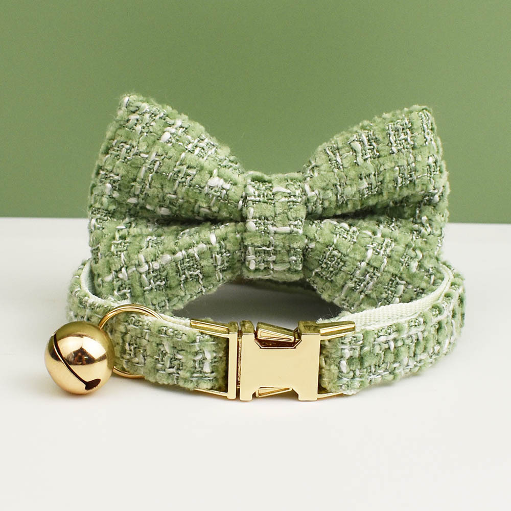 Green collar+bow tie