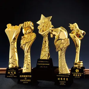 Trophée de récompense de cérémonie professionnelle service personnalisé trophée de tasse en métal k9 trophée en bois de cristal pour cadeau de cérémonie