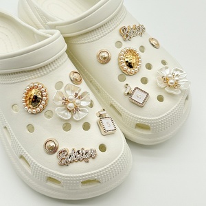 Acessórios DIY Unissex para Fivelas de Sapatos com Pingentes Destacáveis de Pérolas Acrílicas em Formato de Flor - Fabricado em Guangdong - Product Image 3