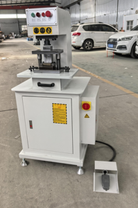Máquina de Fabricación de Marcos de UPVC AutoPress - Product Image 4