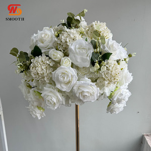 Bouquet de fleurs artificielles blancs et verts, faits main, petits et élégants, pour centre de table de mariage - Product Image 4