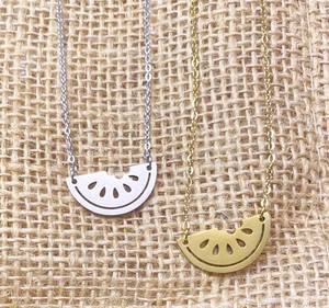 Collar con colgante de sandía de fruta, acero inoxidable chapado en oro, sutil, elegante, solidaridad palestina, joyería pro Palestina - Product Image 6