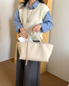 Wholesale Korean Style Large Capacity Versatile Tote <b>Bags</b> Premium Design Ladies Shopping Handbags For <b>Work</b> Dating And Campus - Product Image 4