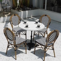 Ensemble de chaises de table de style français pour café d'extérieur et salon de thé Combinaison vintage en rotin pour patio Design pliable en métal pour une assise décontractée