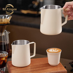 Kingze Outils personnalisés pour barista Tasse à <span class=keywords><strong>mousseur</strong></span> à lait en acier inoxydable 350ml 600ml Pichet à lait à bec pointu - Product Image 1