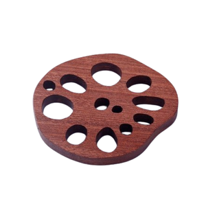 Juego de dos posavasos redondos de madera natural, vajilla de nogal hecha a mano y posavasos de utensilios de cocina para hoteles y restaurantes para té - Product Image 2