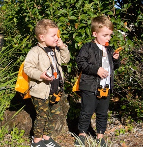 Adventure <span class=keywords><strong>Kidz</strong></span> - Kit di Esplorazione all'Aperto, Binocolo Giocattolo per Bambini, Torcia, Bussola, Fischietto, Lente d'Ingrandimento, Zaino - Product Image 4