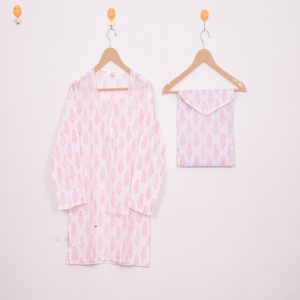 Conjunto de Pijama Floral Estampado a Mano para Mujer - Ropa de Dormir de Algodón Artesanal, Ropa de Verano Bohemia y Regalo de Loungewear - Product Image 1