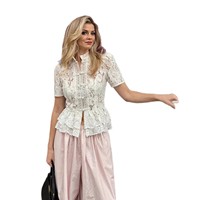 Chemisier blanc en dentelle à col montant pour femme, manches courtes, coupe ajustée, avec ourlet à volants, haut tendance