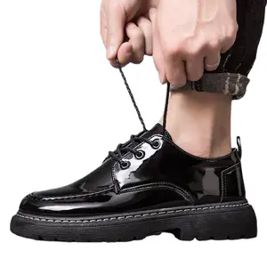 2023 에나멜 가죽 광택 운동화 남성 신발 겨울 블랙 작업복 한국 캐주얼 가죽 신발 플랫폼 영국 신발