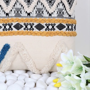 Funda de Cojín Jacquard Boho Texturizada Hecha a Mano en Color Marfil y Negro con Borde Cuadrado para Decoración del Hogar - Product Image 4