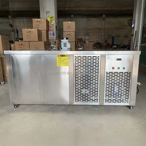 Máquina de Hielo de 1 kg y Máquina de Hielo Transparente con Cubitos de Hielo Cuadrados Comerciales para Pescado en Jordania - Product Image 3