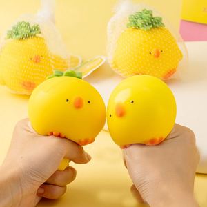 ของเล่นบีบไก่หัวสับปะรดสีเหลืองสุดสร้างสรรค์ ทำจาก TPR ช่วยคลายเครียด ของขวัญสำหรับเด็กอายุ 6 ปีขึ้นไป ช่วยเพิ่มความสุขได้ง่ายๆ - Product Image 3