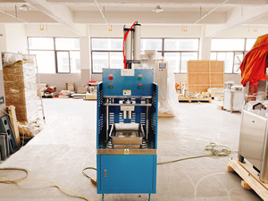 Prensa Neumática Semiautomática para Molde Personalizado de Bombas de Baño, Motor Multiusos para Barras de Champú, Personalización de Logotipos para Pequeñas Empresas - Product Image 3