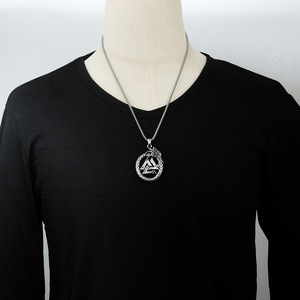 Collar con colgante de acero inoxidable con escamas de dragón vikingo, diseño geométrico triangular para hombres y mujeres, regalo, joyería - Product Image 4
