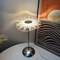 Lámpara Nocturna LED Inalámbrica de Metal Moderna y Lujosa para Decoración del Hogar, Recargable por USB, Flexible, con Control Táctil de 3 Colores y Regulación de Intensidad para Dormitorios