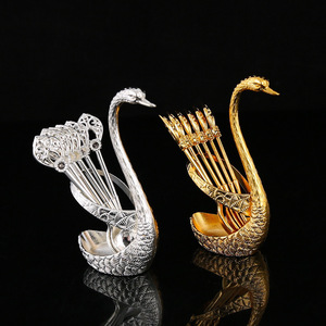 ชุดช้อนรูปหงส์โลหะผสมสไตล์ยุโรปสุดหรู สำหรับผลไม้ ของหวาน และกาแฟ ชุดของขวัญสำหรับธุรกิจ พร้อมที่วาง ดีไซน์พกพาสะดวก - Product Image 1