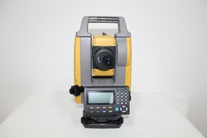 Dual-Axis Compensator GM52 Laser Total Station with 2'' Accuracy IP66 30x Magnification Japan for Mining Tunneling - Product Image 2