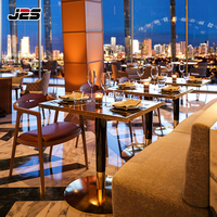 Ensemble table et chaises de restaurant commercial moderne J2S avec banquette rembourrée pour projets hôteliers de luxe