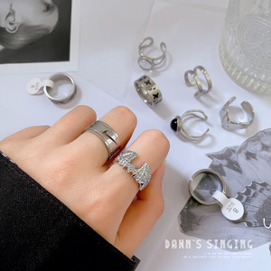 <span class=keywords><strong>Bague</strong></span> disco en acier titane pleine alliage, style minimaliste vent froid, pour hommes et femmes, tendance INS, personnalité simple et mode - Product Image 3