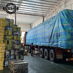 بالات ملابس يابانية 45 كجم هوديز وجينز للرجال والأطفال، ملابس مستعملة مختلطة ماركات من بانكوك ودبي - Product Image 6