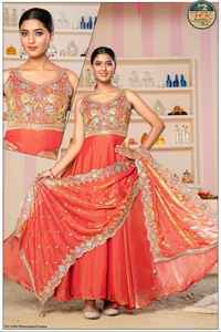 ชุดเดรสยาวปักลายสีพีชส้มแบบ Anarkali สำหรับผู้หญิง ชุดดีไซน์เนอร์สไตล์ชาติพันธุ์ แขนกุด พร้อมผ้าคลุมไหล่ สำหรับงานแต่งงานและงานปาร์ตี้ - Product Image 3