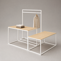 Table de présentation modulaire pour vêtements avec porte-vêtements autoportant pour l'aménagement des boutiques et des magasins de mode