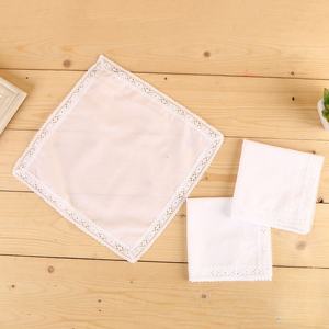 Mouchoir blanc en coton pur de 25cm avec bord en dentelle délicate, doux et respirant, <span class=keywords><strong>petits</strong></span> accessoires élégants pour cadeaux de mariage - Product Image 5