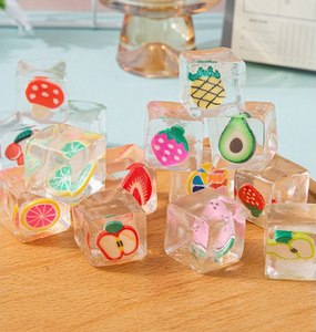 Jouet anti-stress QY Fidget Ice Cube avec design de fruits, en plastique souple - Product Image 2