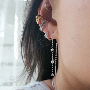 Boucles d'oreilles pendantes Gemnel en argent sterling avec 3 étoiles scintillantes en rangée - Product Image 4