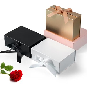 Venta al por mayor Logotipo de impresión personalizada San Valentín blanco negro oro rosa caja de papel grandes cajas de regalo con cierre magnético con asa de cinta - Product Image 3