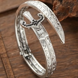 Bracelet jonc épée diamant noir vintage MAP02 – Bijou gothique punk tendance pour fêtes et usage quotidien, artisanat métallique - Product Image 4