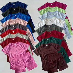 Set da Palestra 2 Pezzi per <span class=keywords><strong>Donna</strong></span>, Top a Maniche Corte Senza Cuciture in Maglia e Pantaloncini Sportivi per Yoga, Fitness e Corsa - Product Image 1