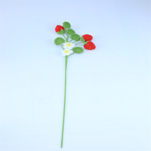 Ramo de tulipán de fresa de ganchillo hecho a mano, exquisitas flores decorativas artificiales de punto para novia, mujer, regalo envolvente para siempre - Product Image 3