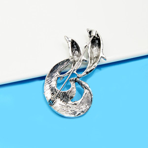 Broche de aleación de esmalte de delfín saltando sobre las olas pintura al óleo Color cielo azul océano delfín Pin para hombres mujeres sombrero, bolsa - Product Image 6