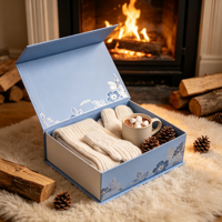 Caja de Regalo Azul Floral Acogedora con Guantes de Punto, Taza de Cacao, Chimenea, Embalaje de Invierno, Venta al por Mayor, Set de Regalo Plegable para las Fiestas