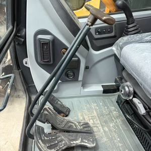 Excavadora Hyundai HX220S de 22 Toneladas con Bomba Hidráulica, Modelo 2022, Usada - Product Image 6