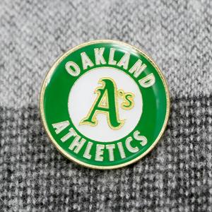 Pin Enamel Berlapis Emas Custom dengan Sablon Sutra dan Epoxy untuk Pakaian dengan Desain Fashion Modern, Dijual Murah - Product Image 2