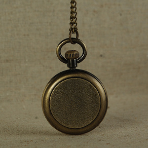 <span class=keywords><strong>Montre</strong></span> <span class=keywords><strong>de</strong></span> <span class=keywords><strong>poche</strong></span> analogique à l'<span class=keywords><strong>ancienne</strong></span> en métal bronze <span class=keywords><strong>de</strong></span> style romain à visage ouvert avec chaîne <span class=keywords><strong>de</strong></span> collier pour hommes - Product Image 5