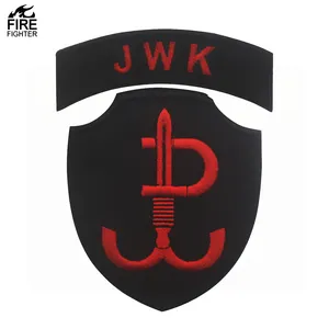 2件黑色红色织物刺绣波兰盾风格搞笑图案服装标签贴花补丁连帽衫外套缝