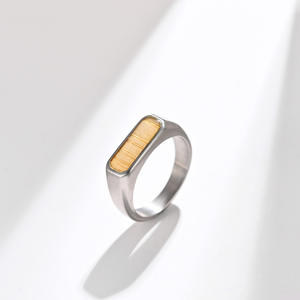 Eropa dan Amerika Serikat Kipas Pasang Surut Baja Tahan Karat Penyepuhan K Emas Bertatahkan Kayu Kulit Cincin Pria dan Wanita Angin Netral - Product Image 3