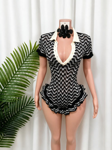 Combinaison courte d'été pour femme <span class=keywords><strong>en</strong></span> tricot, motif chevron zigzag, col polo, col <span class=keywords><strong>en</strong></span> V, manches courtes, ourlet à volants - Product Image 4