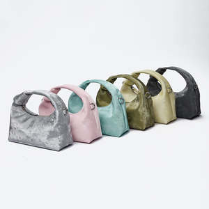 Sac à bandoulière diagonal pour femme en cuir de vachette satiné, nouveauté 2026, personnalisable en gros - Product Image 2