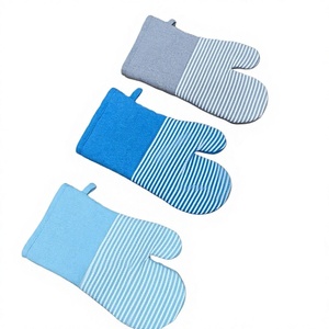 Gant de cuisine en silicone moderne résistant à la chaleur, conçu pour une manipulation sûre des casseroles chaudes - Product Image 4