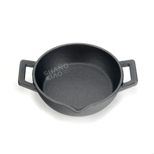 Sartén Redonda Pequeña de Hierro Fundido Precurada con Asas Dobles en Forma de Lazo - Product Image 3