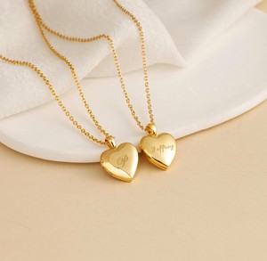 Collana con Ciondolo Personalizzato con Parole e Foto Incise, Regalo Commemorativo, Regalo di Compleanno, Gioiello - Product Image 1