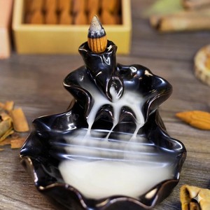 Incienso de Agarwood con Notas Amaderadas, Aroma Duradero, Hecho con Ingredientes Naturales, Empaquetado en Caja para Meditación y Yoga - Product Image 1